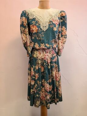 Cottagecore Vintage 80s Teal Floral Midi Dress with Lace Yoke  Modest Size 12